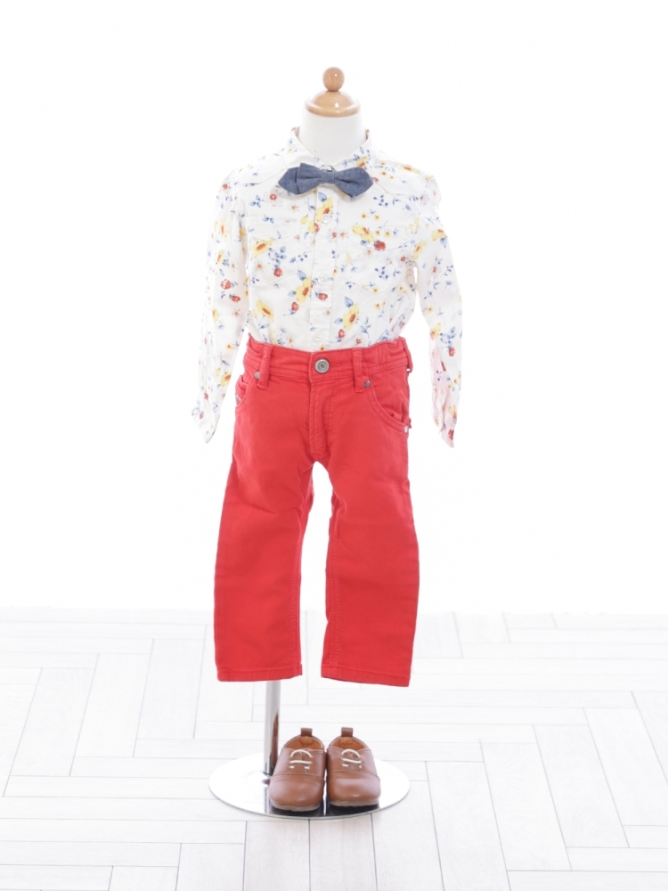 花柄シャツ×赤
